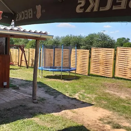 Kisfenyves Es Kontyos Vendeghaz Romhány