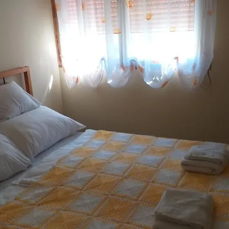 Kisfenyves Es Kontyos Vendeghaz Romhány